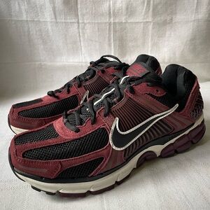 Nike Zoom Vomero 5 Dark Team Red White Black Sneakers Men's Size 11 HF1553-601